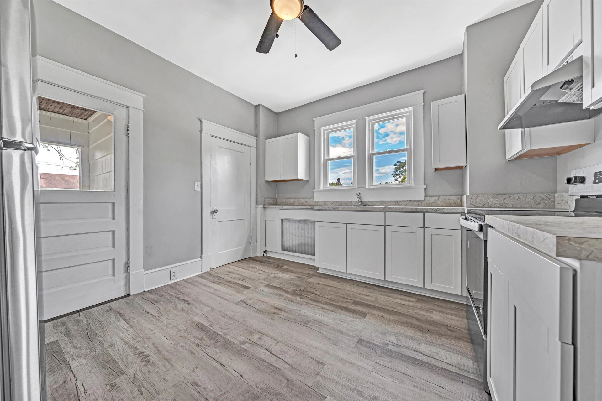1619 Golfside AVE - Photo 14