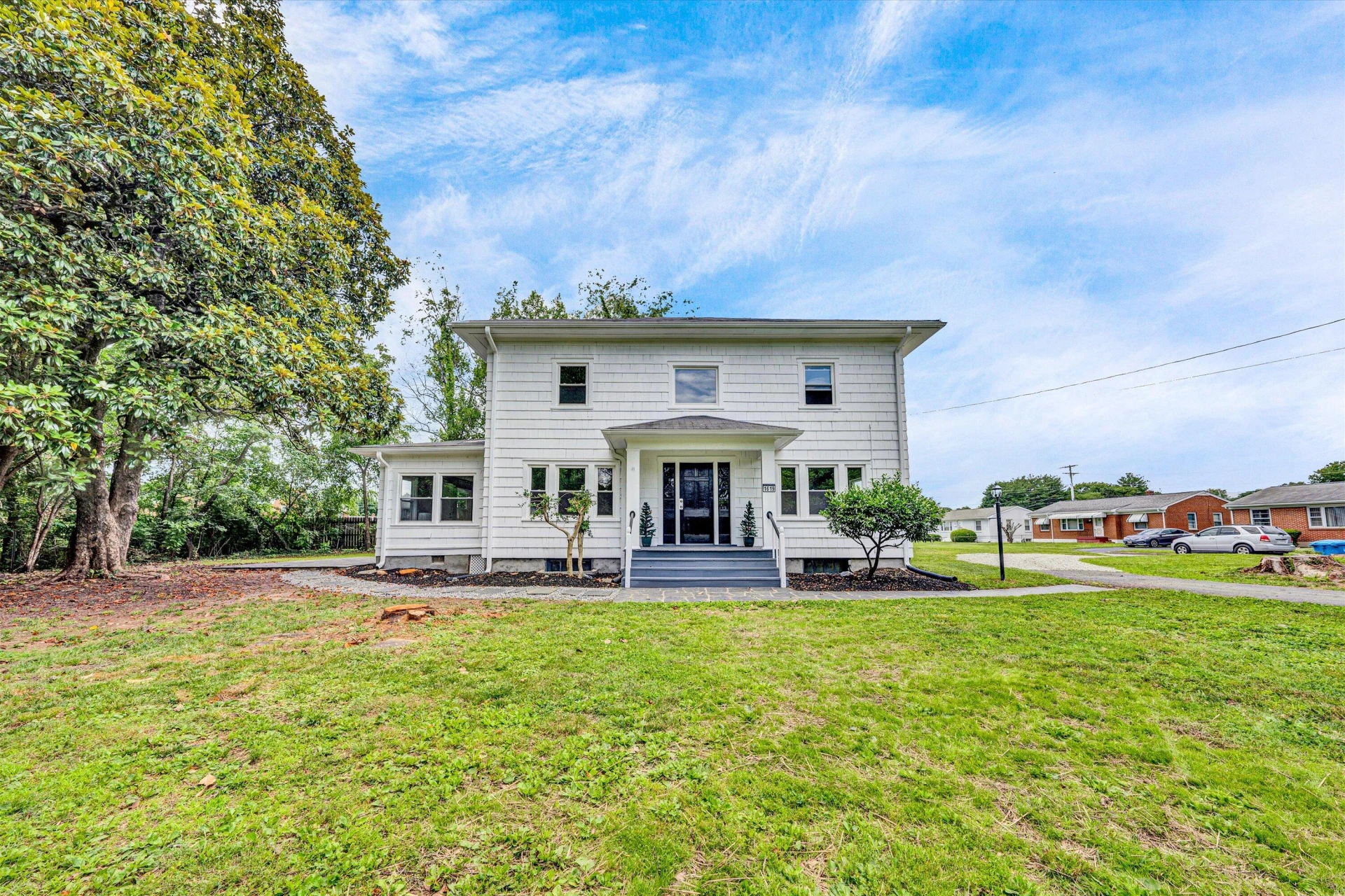 1619 Golfside AVE - Photo 2