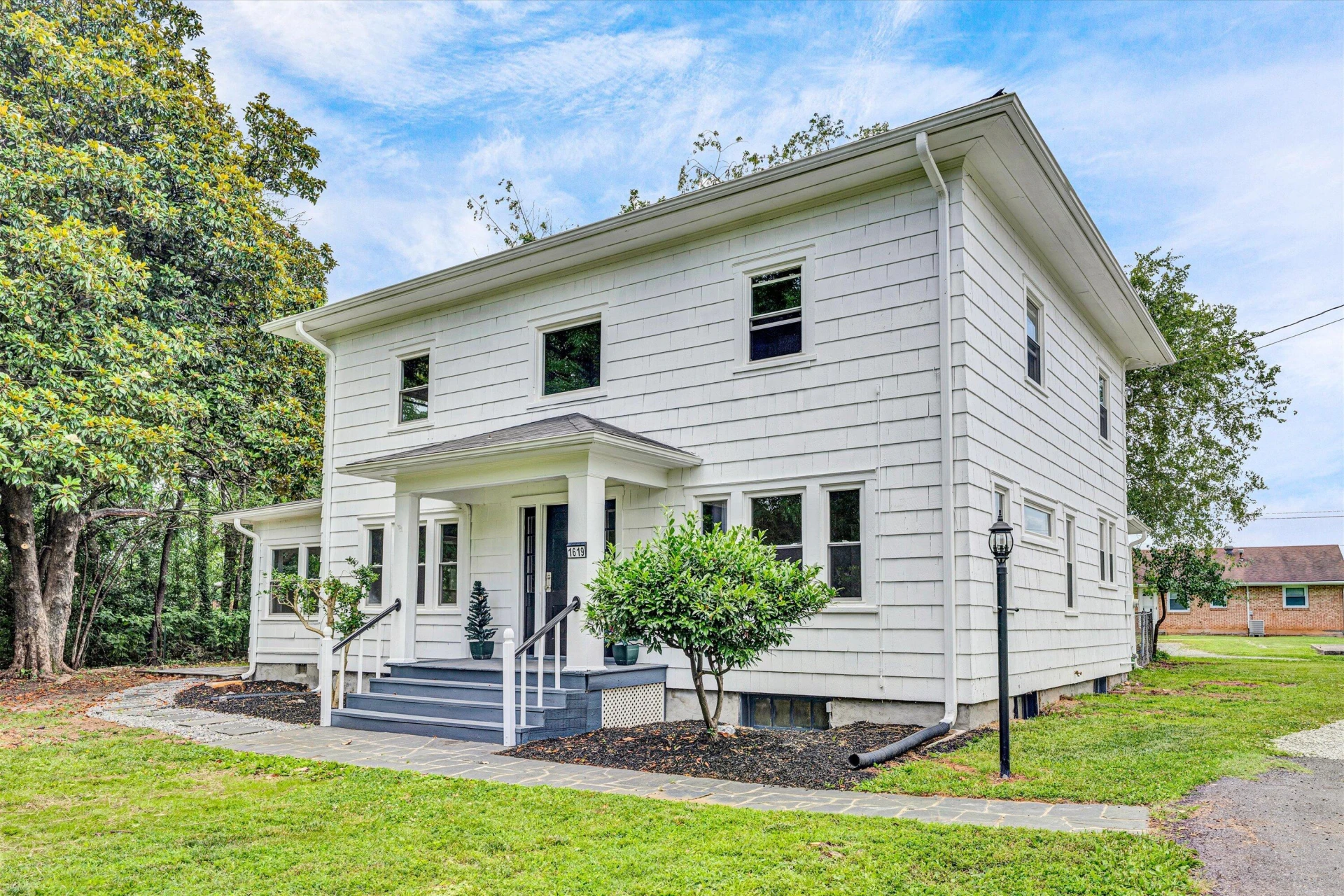 1619 Golfside AVE - Photo 3