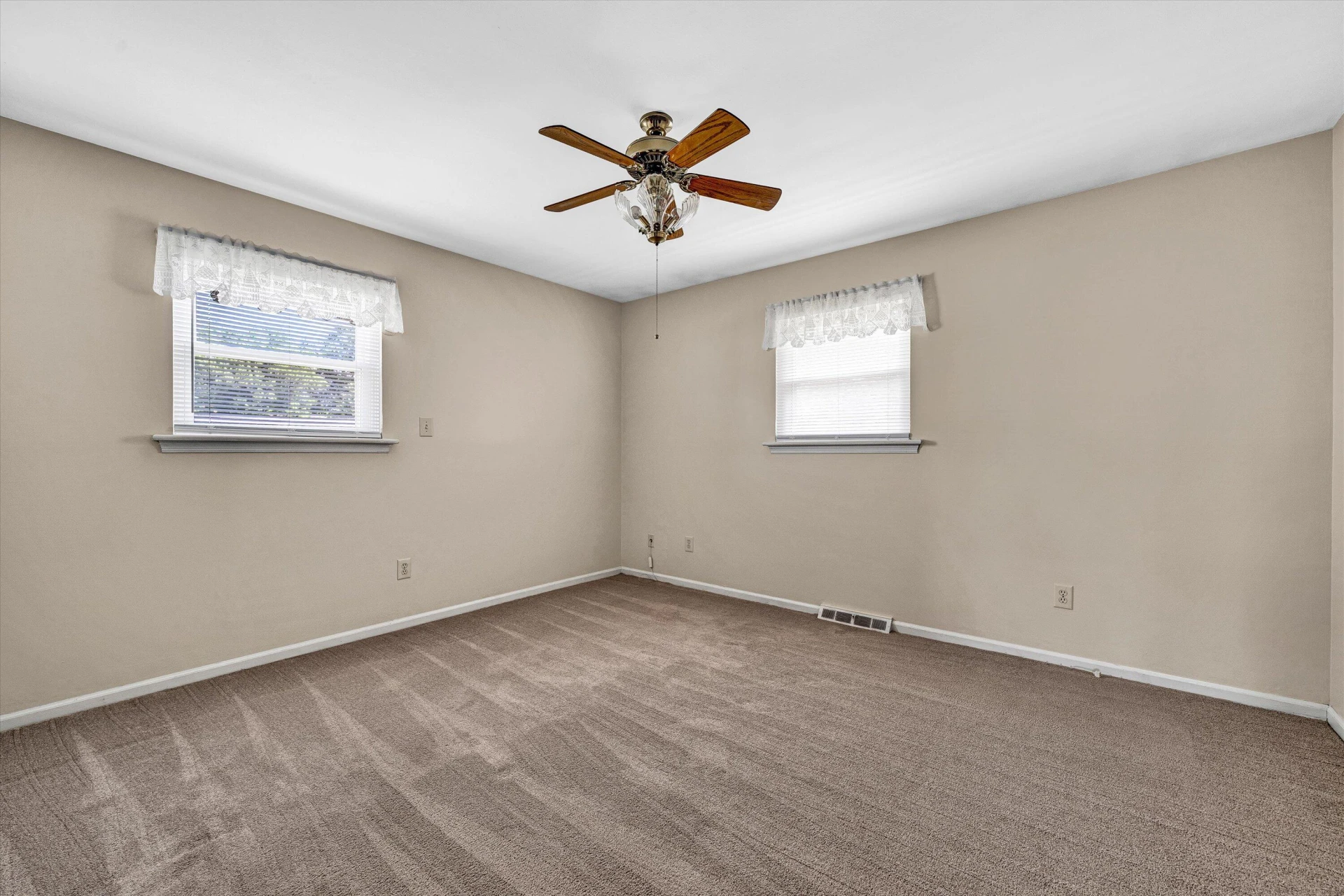 546 Missimer CIR - Photo 10
