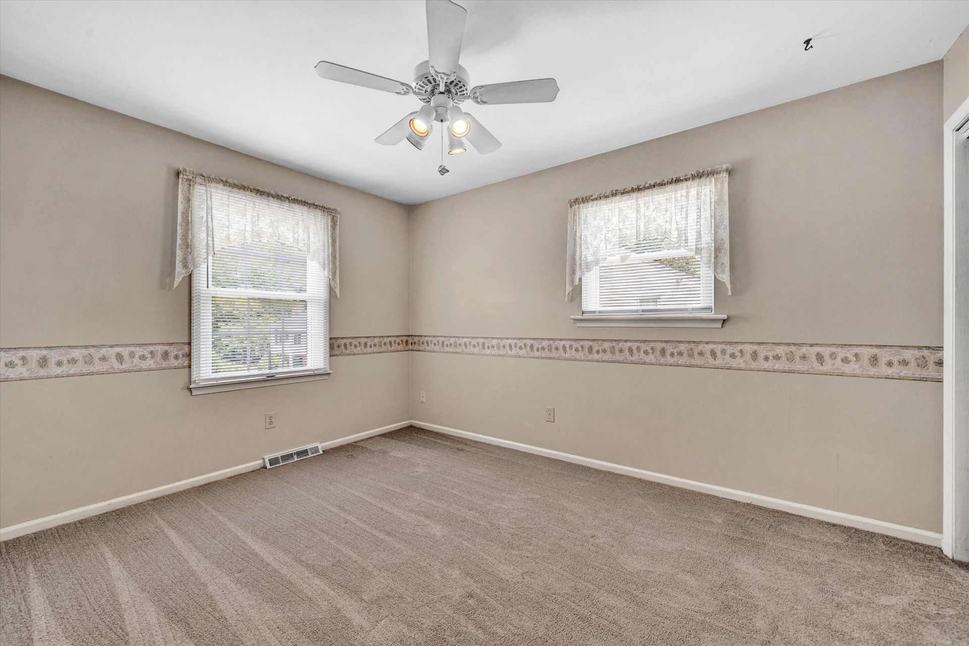 546 Missimer CIR - Photo 11