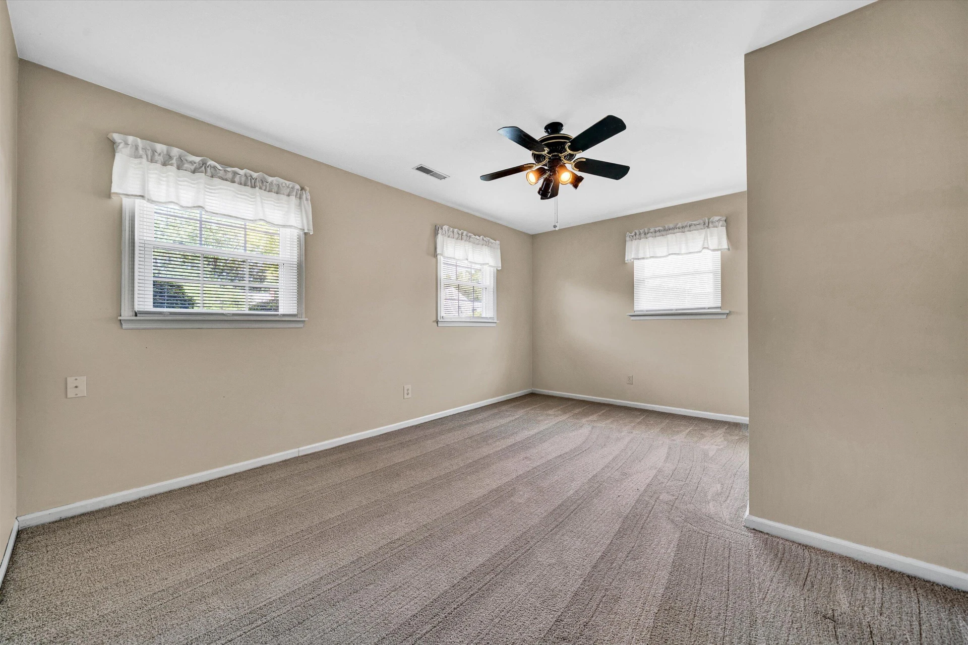 546 Missimer CIR - Photo 18