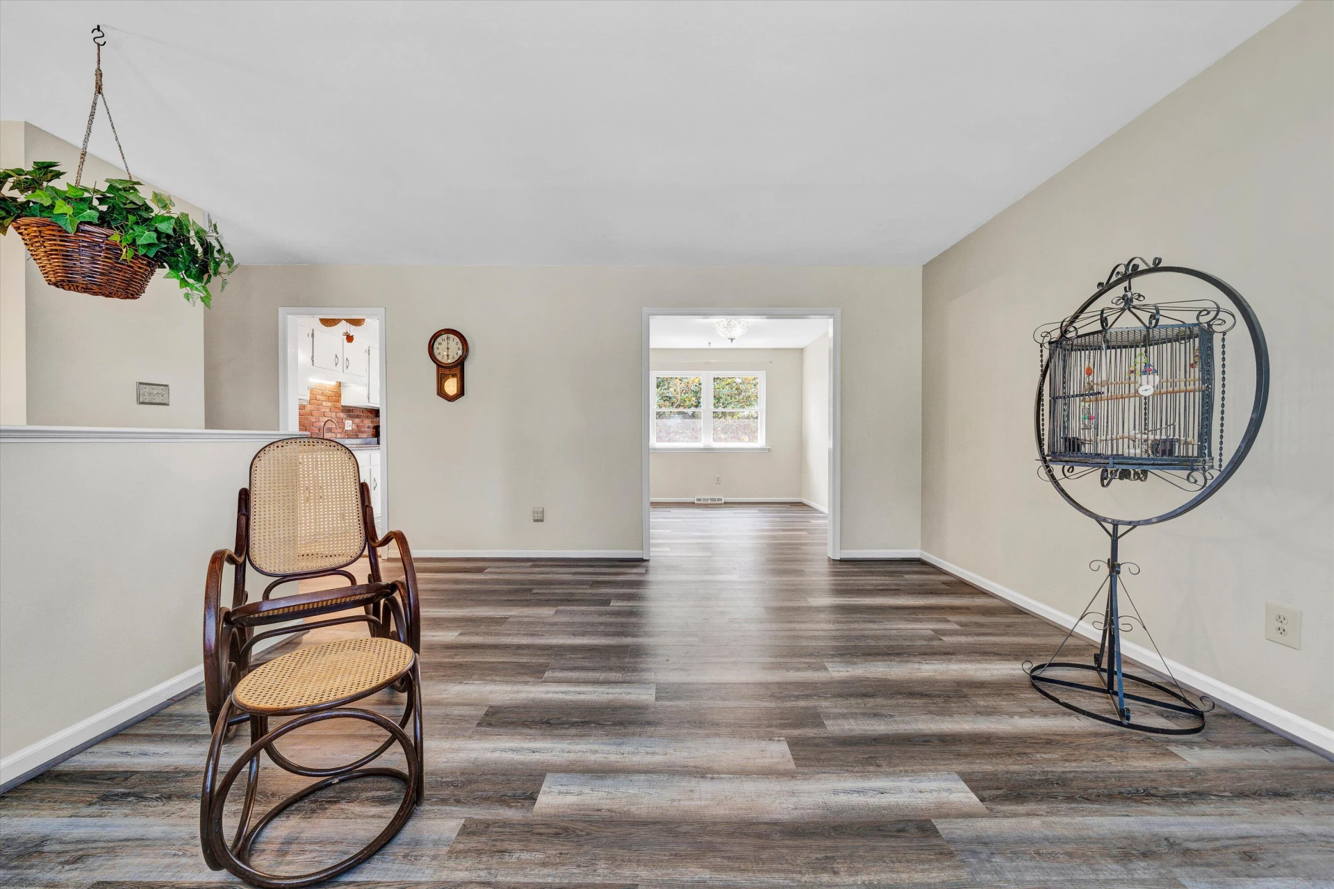 546 Missimer CIR - Photo 4