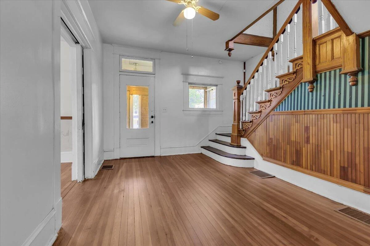 610 18th ST - Photo 17