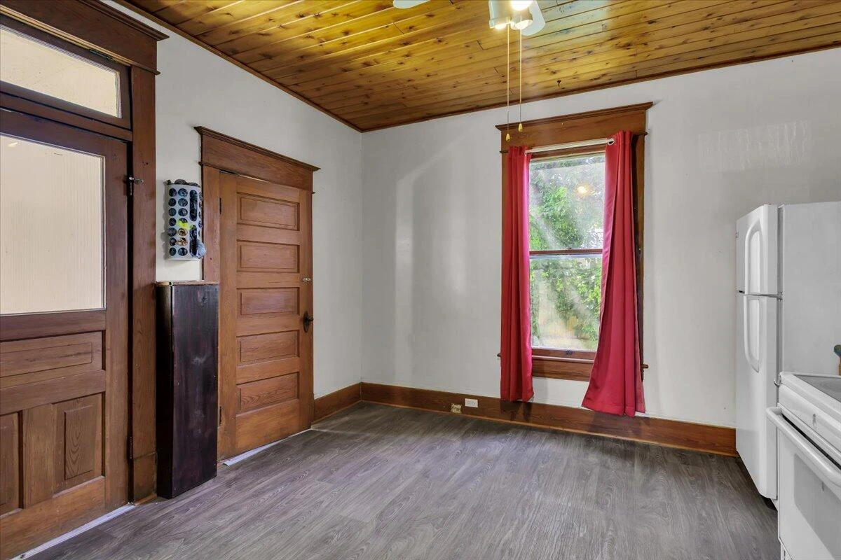 610 18th ST - Photo 20