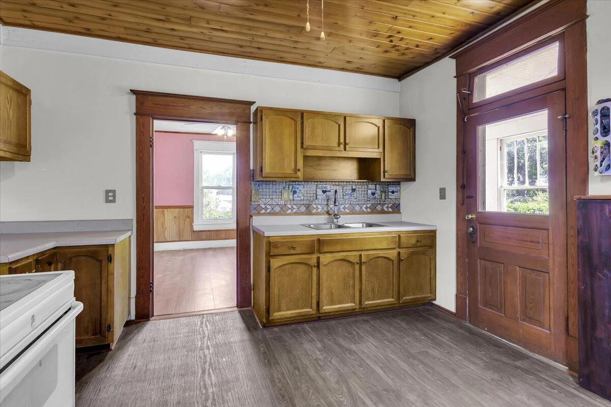 610 18th ST - Photo 21
