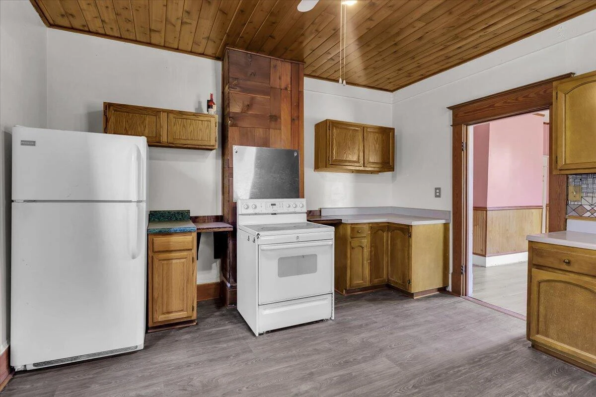610 18th ST - Photo 22