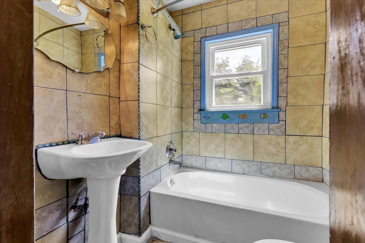 610 18th ST - Photo 23