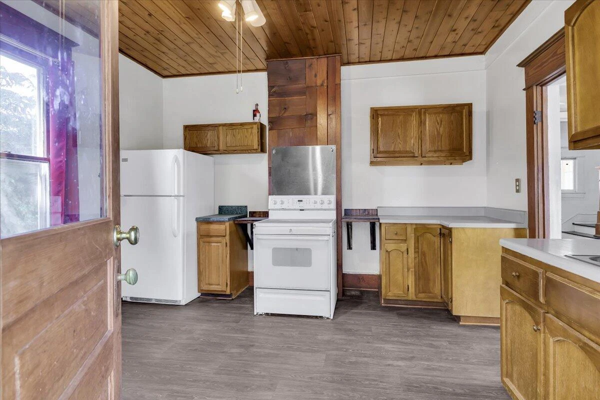 610 18th ST - Photo 24