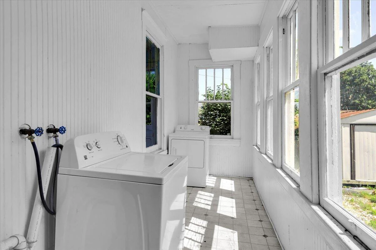 610 18th ST - Photo 25