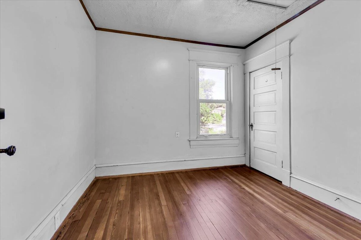 610 18th ST - Photo 28