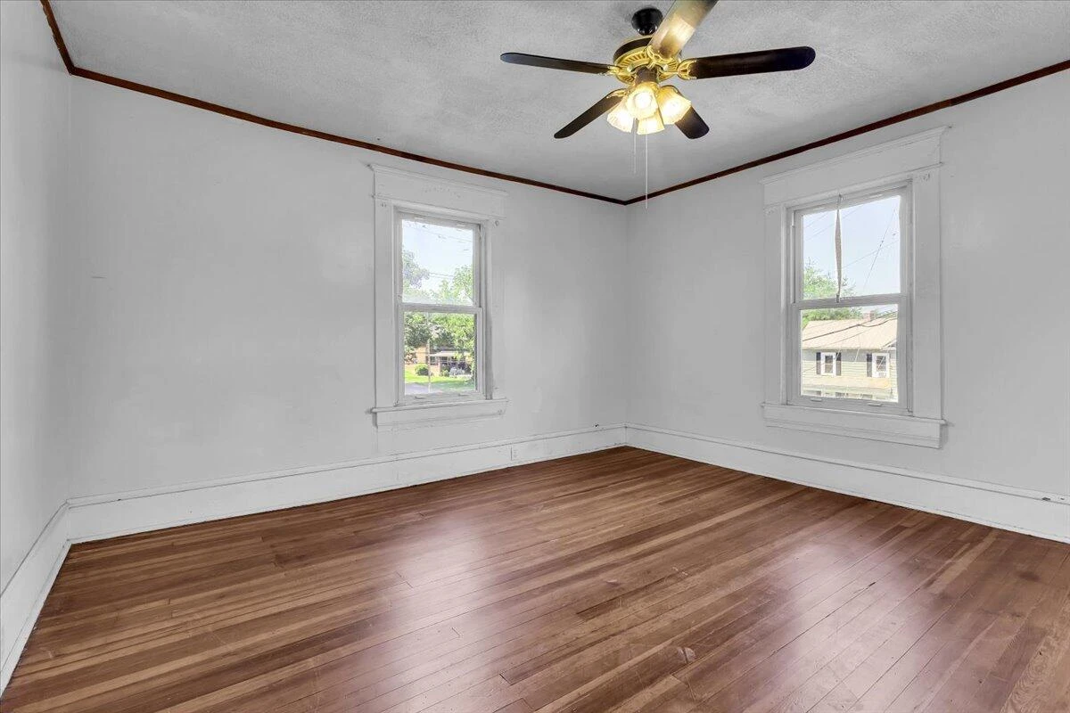 610 18th ST - Photo 29