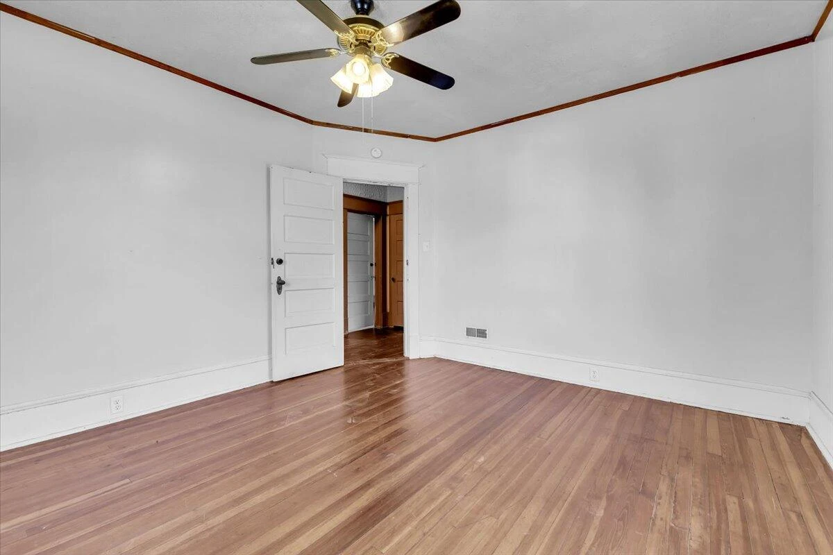 610 18th ST - Photo 30