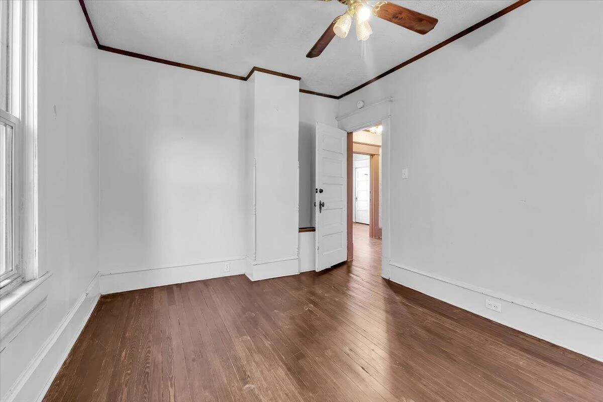 610 18th ST - Photo 32