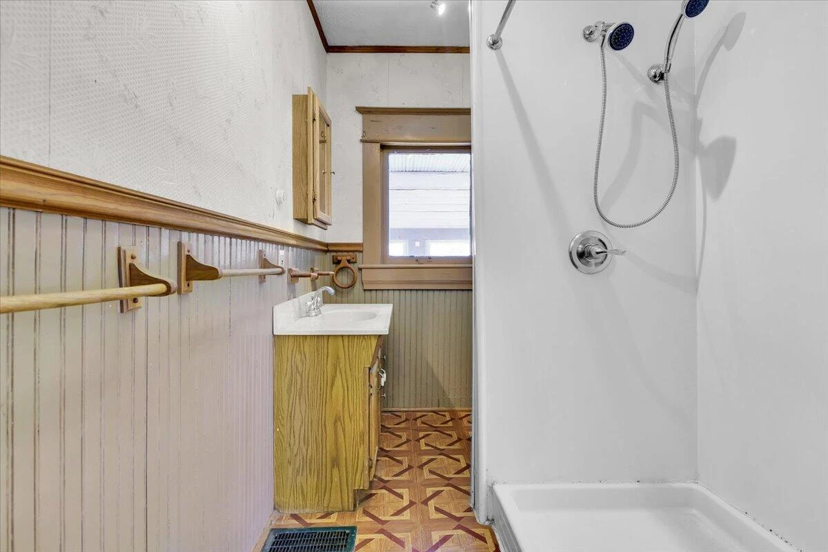 610 18th ST - Photo 35