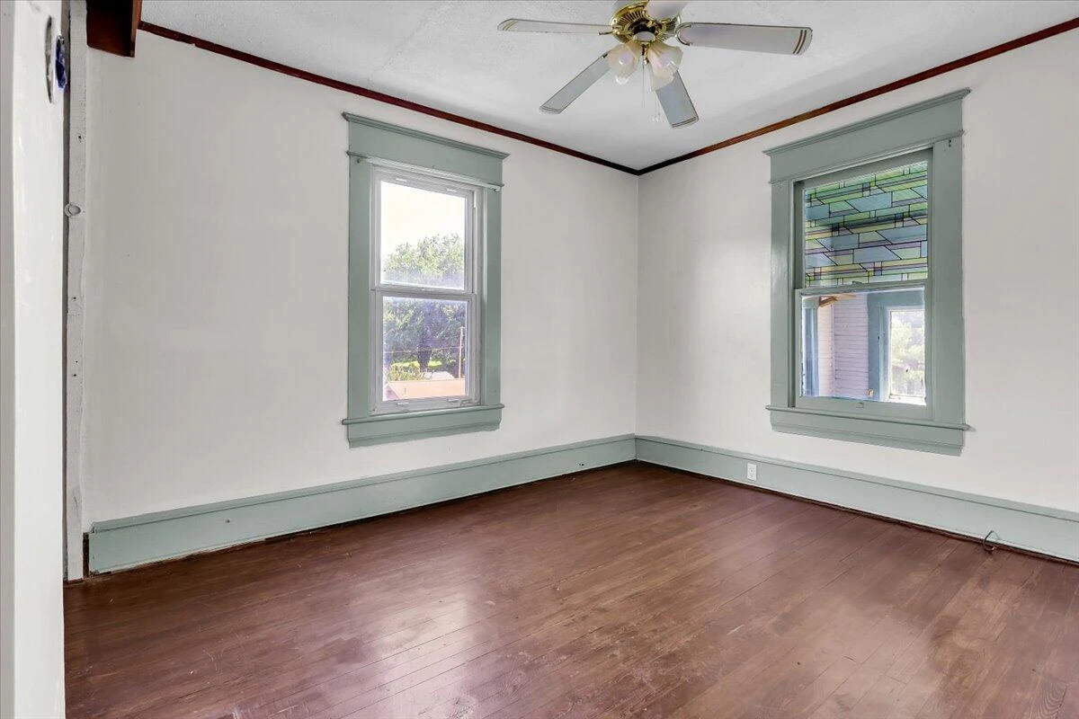 610 18th ST - Photo 36