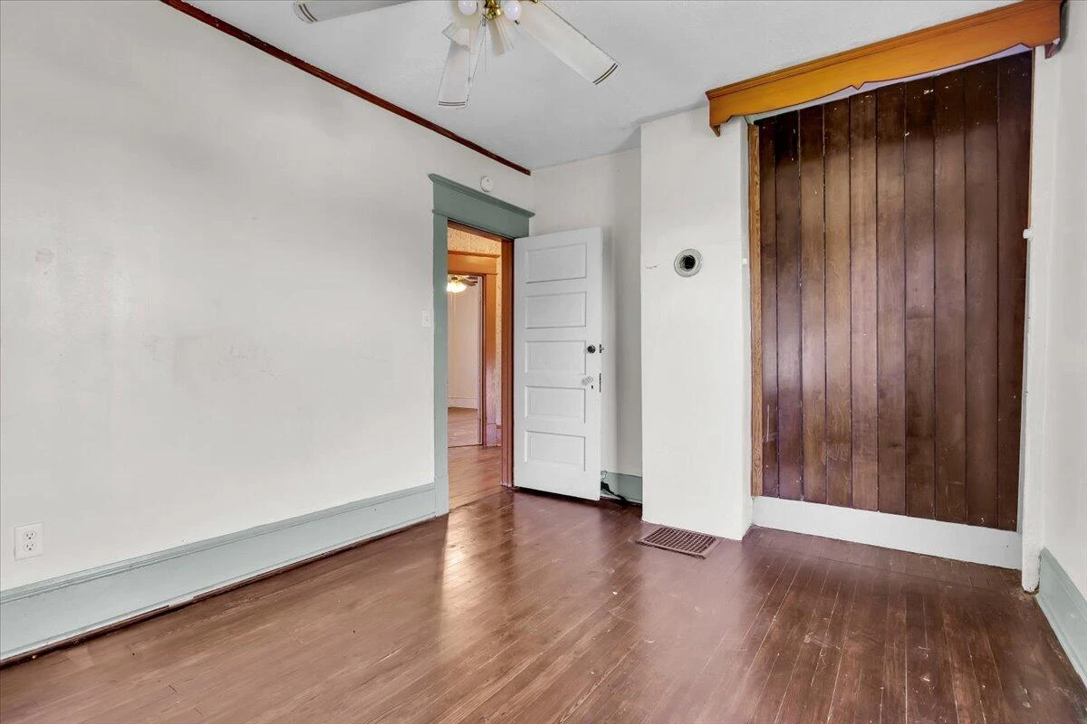 610 18th ST - Photo 37