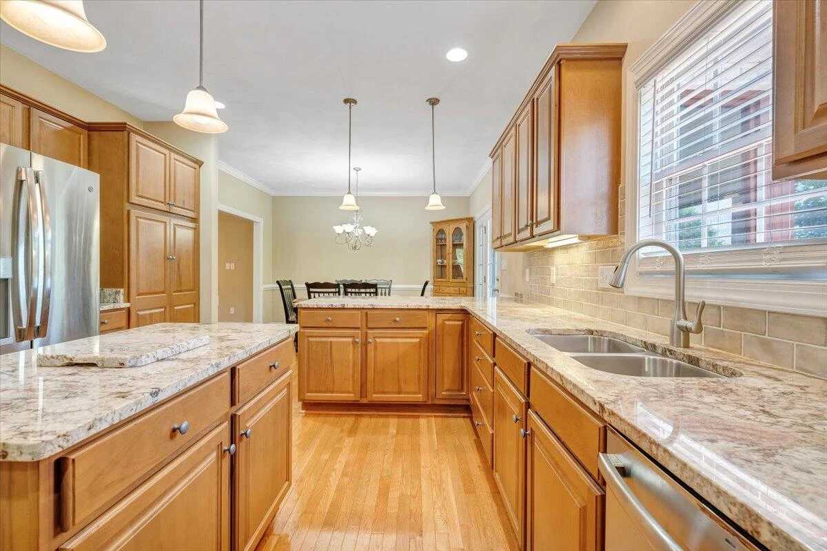 6014 Crumpacker DR - Photo 17