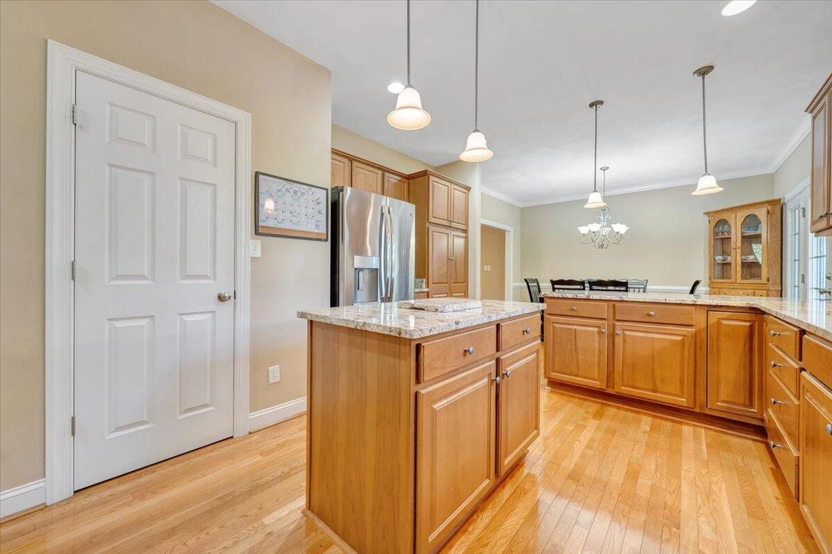 6014 Crumpacker DR - Photo 18