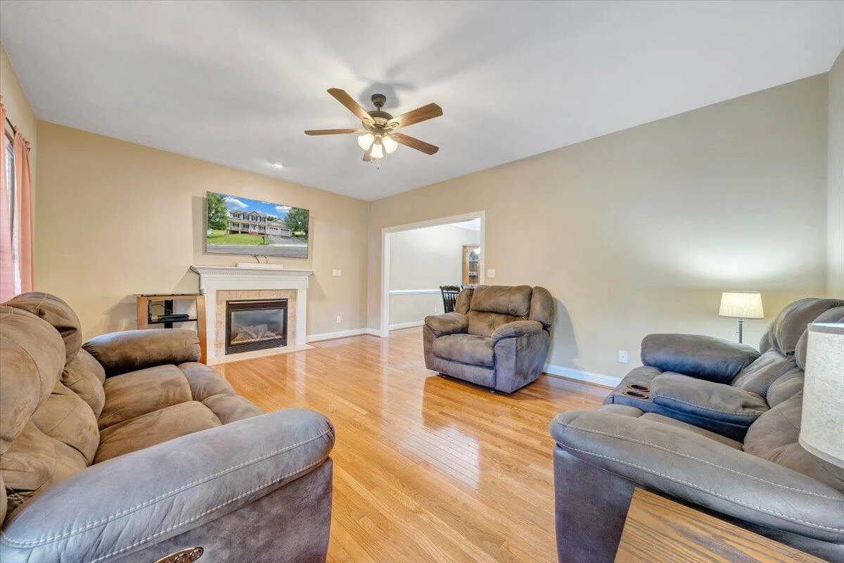 6014 Crumpacker DR - Photo 4