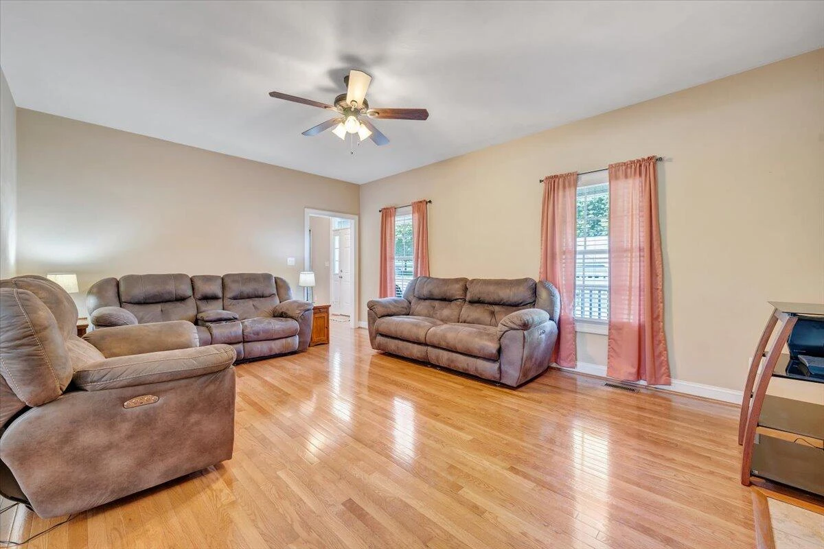 6014 Crumpacker DR - Photo 7