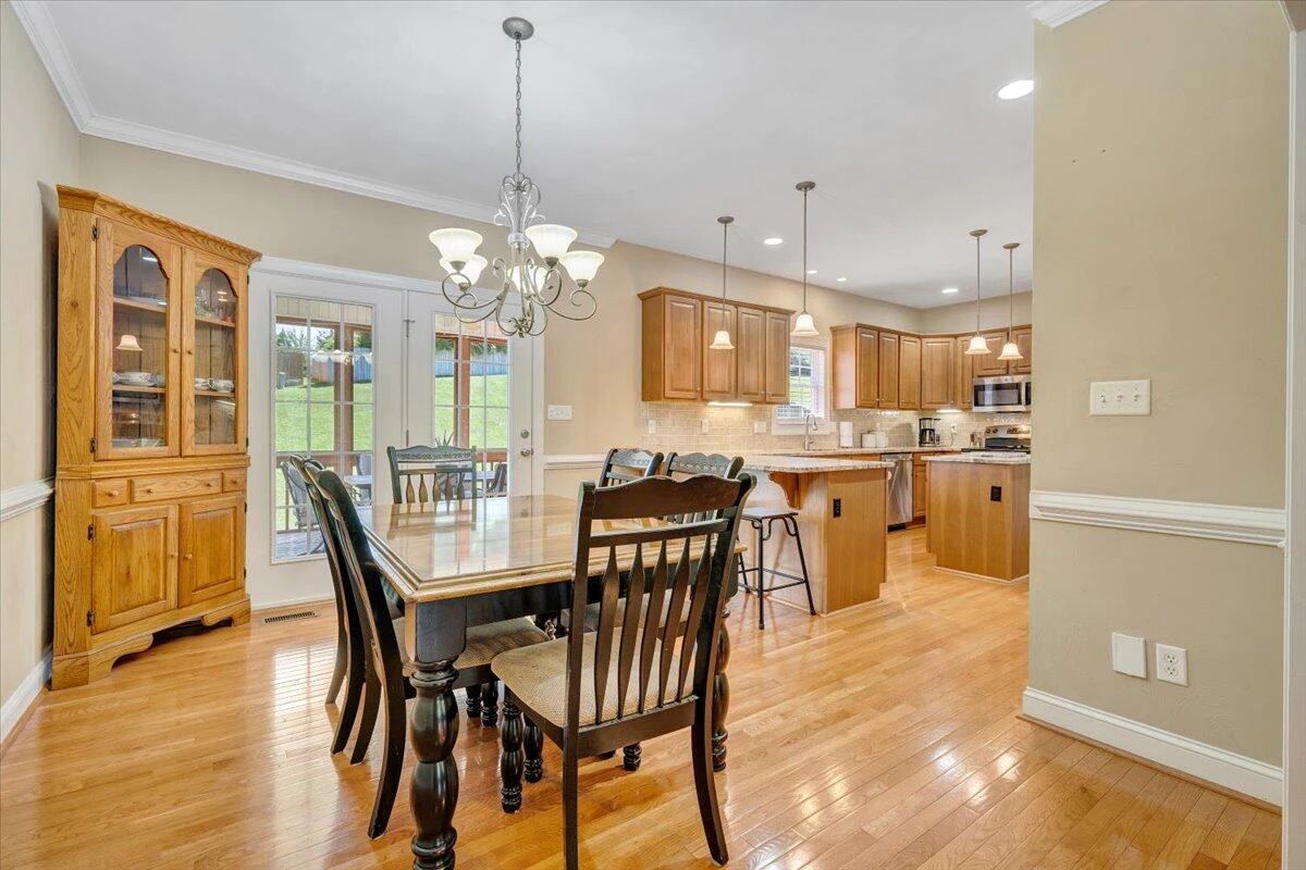 6014 Crumpacker DR - Photo 8