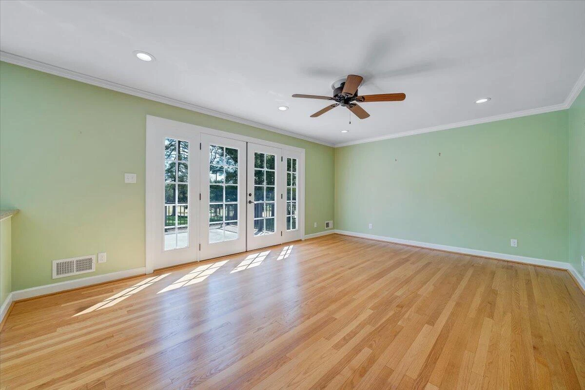 1505 Meadowview LN - Photo 14