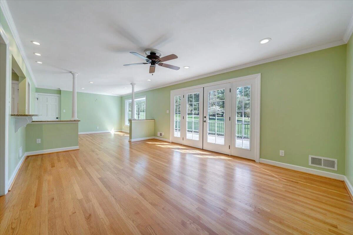1505 Meadowview LN - Photo 15