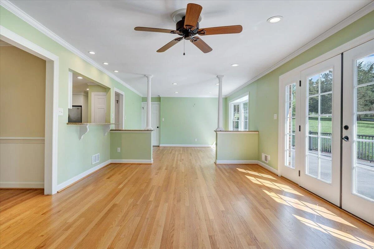 1505 Meadowview LN - Photo 17