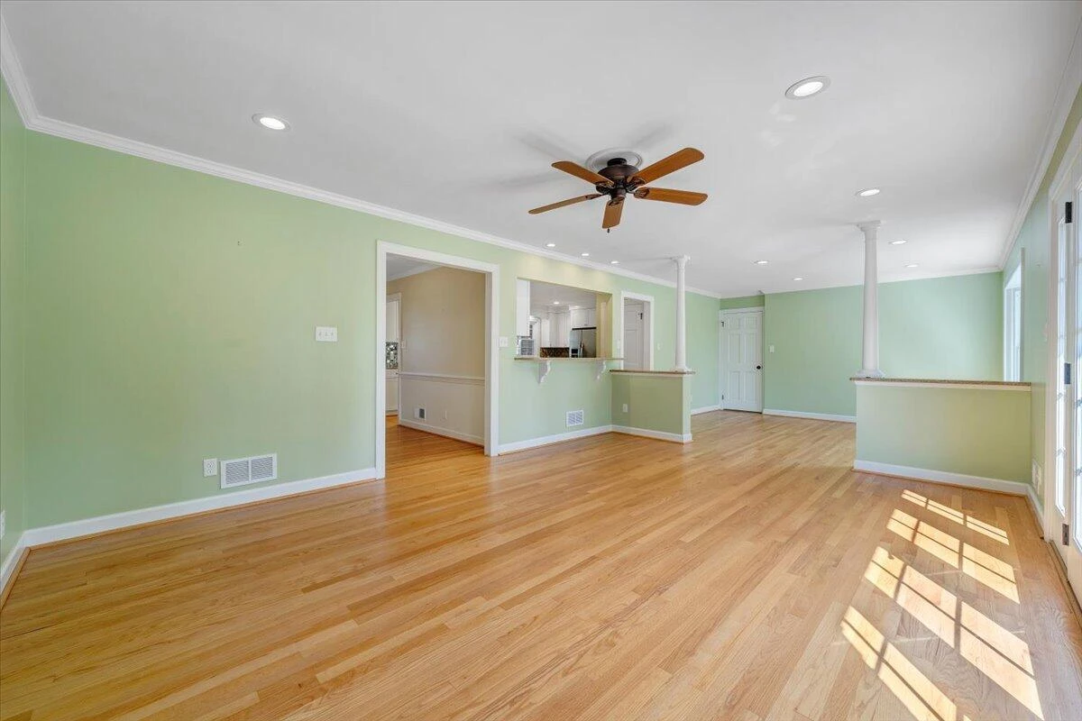 1505 Meadowview LN - Photo 23