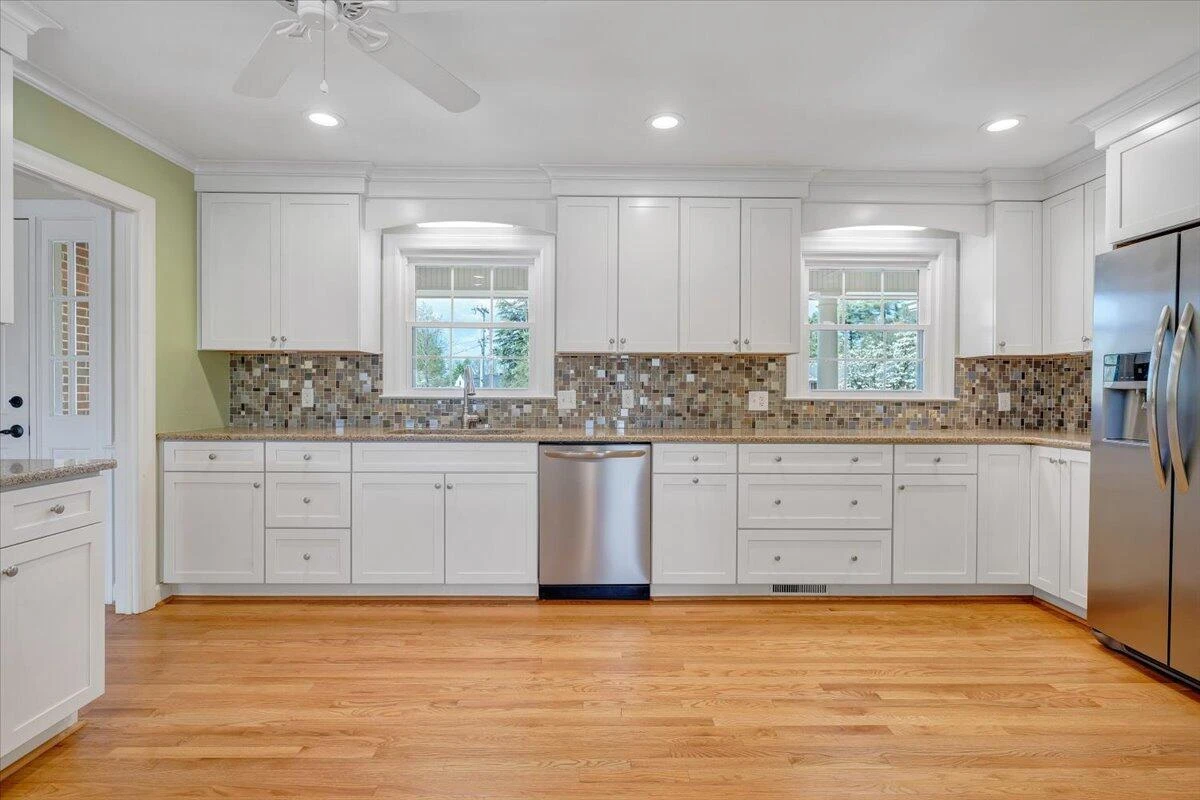 1505 Meadowview LN - Photo 29