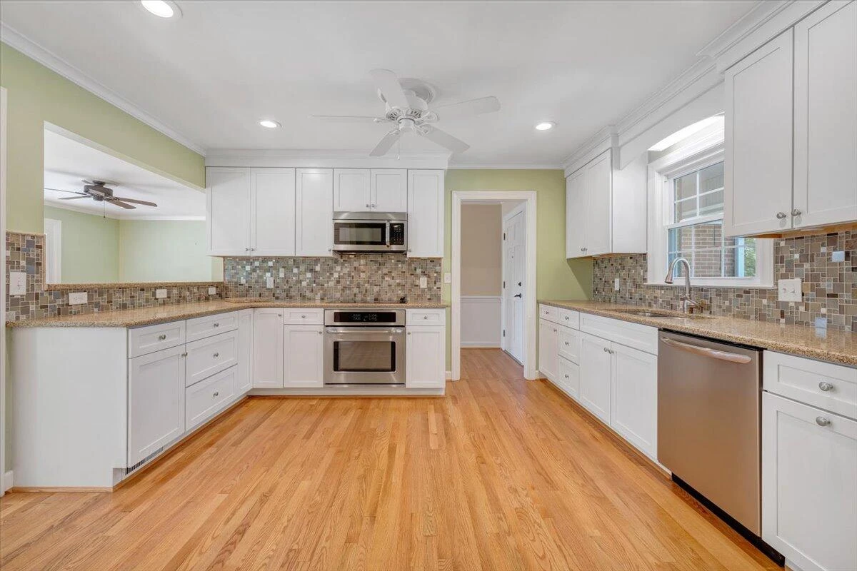 1505 Meadowview LN - Photo 31