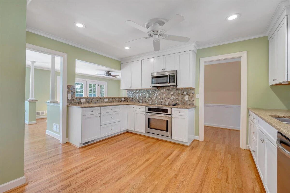 1505 Meadowview LN - Photo 32