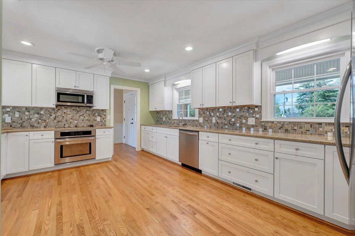 1505 Meadowview LN - Photo 34