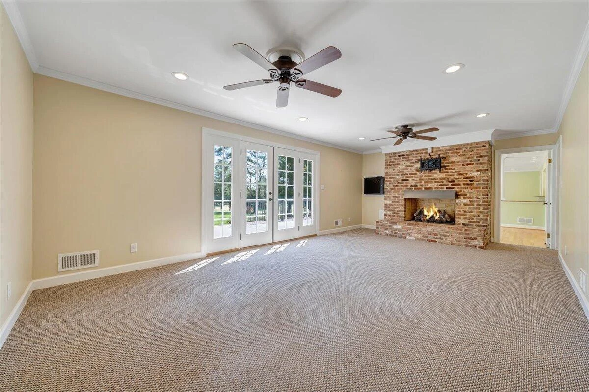 1505 Meadowview LN - Photo 36