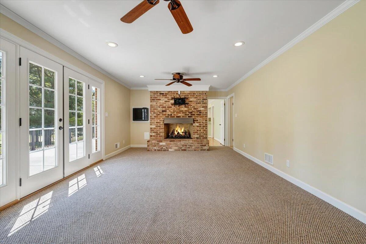 1505 Meadowview LN - Photo 37
