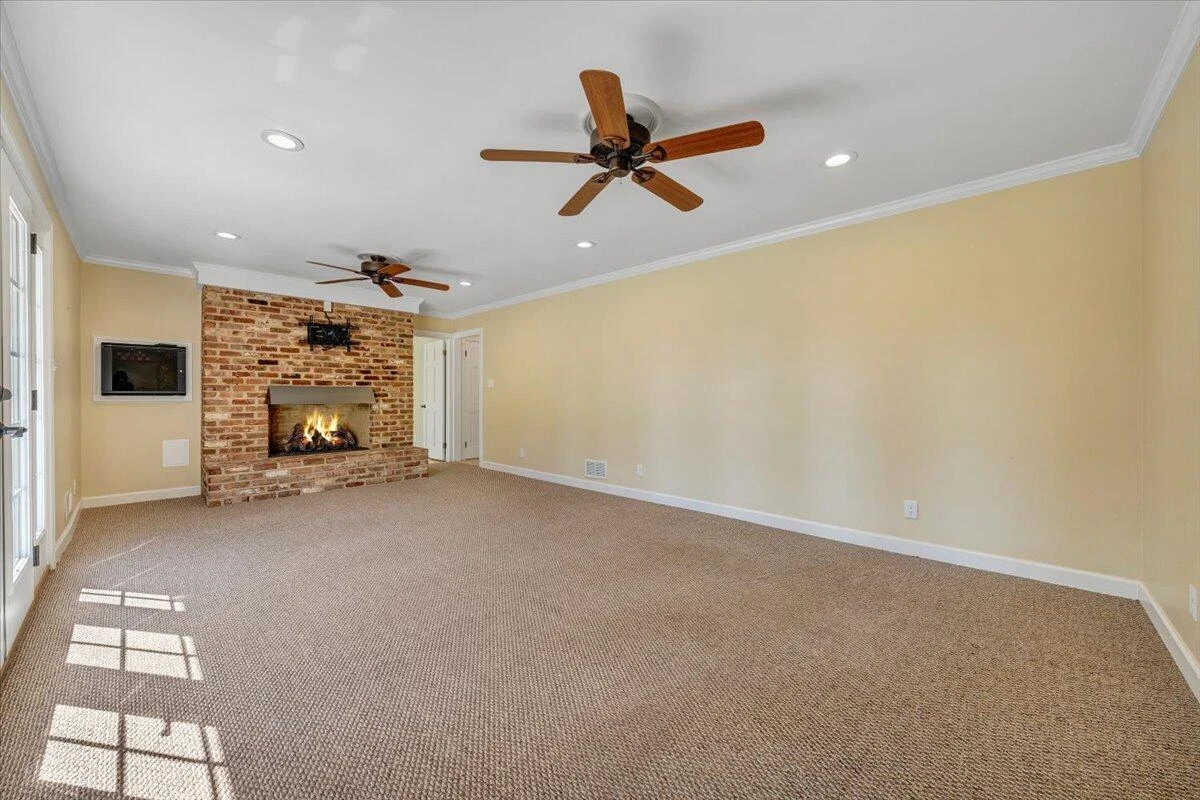 1505 Meadowview LN - Photo 38
