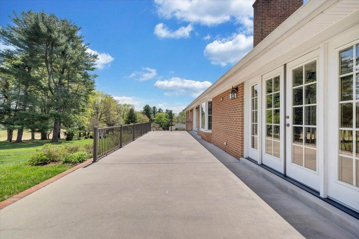 1505 Meadowview LN - Photo 40