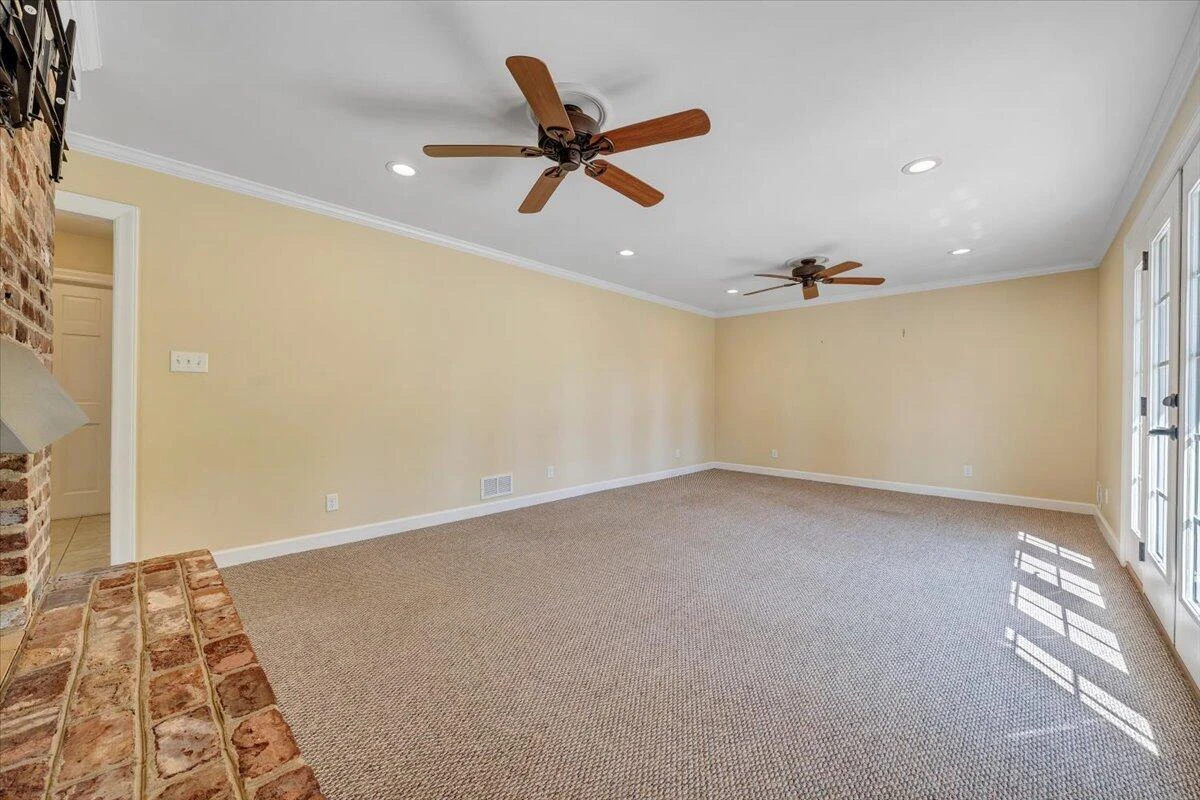 1505 Meadowview LN - Photo 41