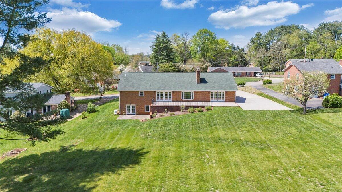 1505 Meadowview LN - Photo 73