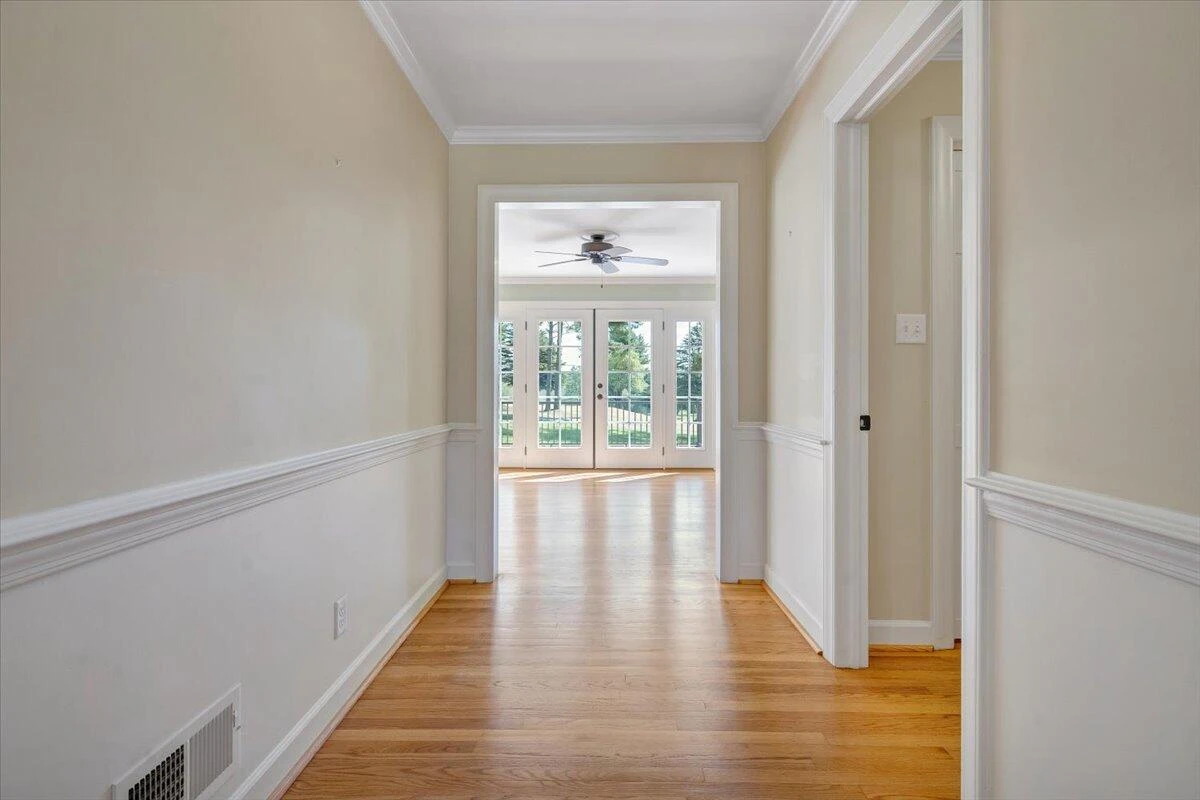 1505 Meadowview LN - Photo 11