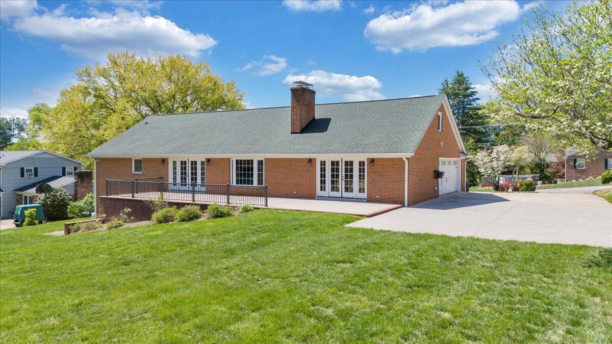 1505 Meadowview LN - Photo 74