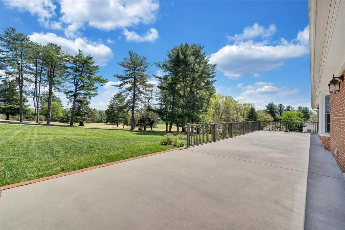 1505 Meadowview LN - Photo 76