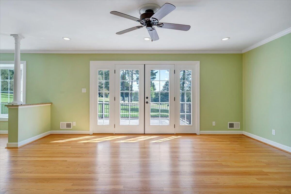 1505 Meadowview LN - Photo 12