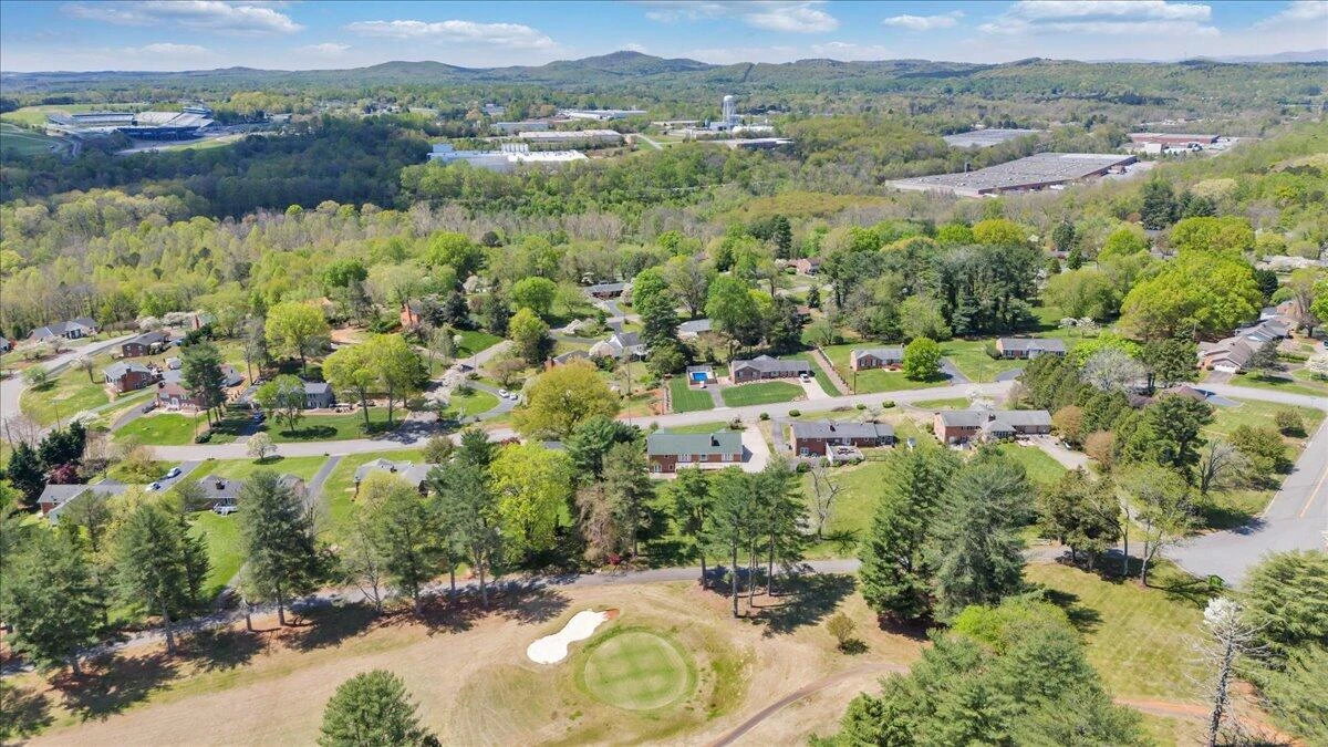1505 Meadowview LN - Photo 92