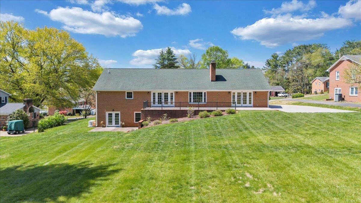 1505 Meadowview LN - Photo 93