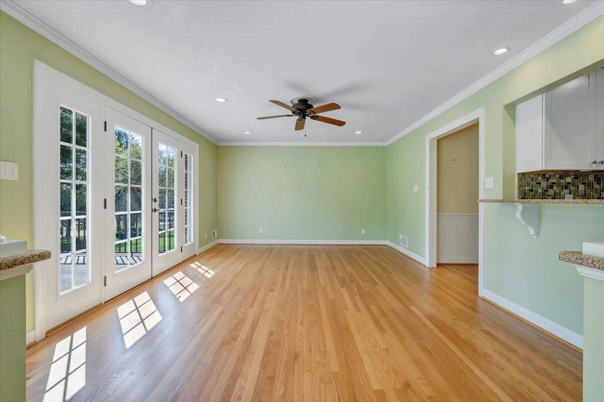 1505 Meadowview LN - Photo 13