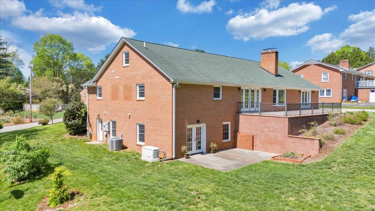 1505 Meadowview LN - Photo 94