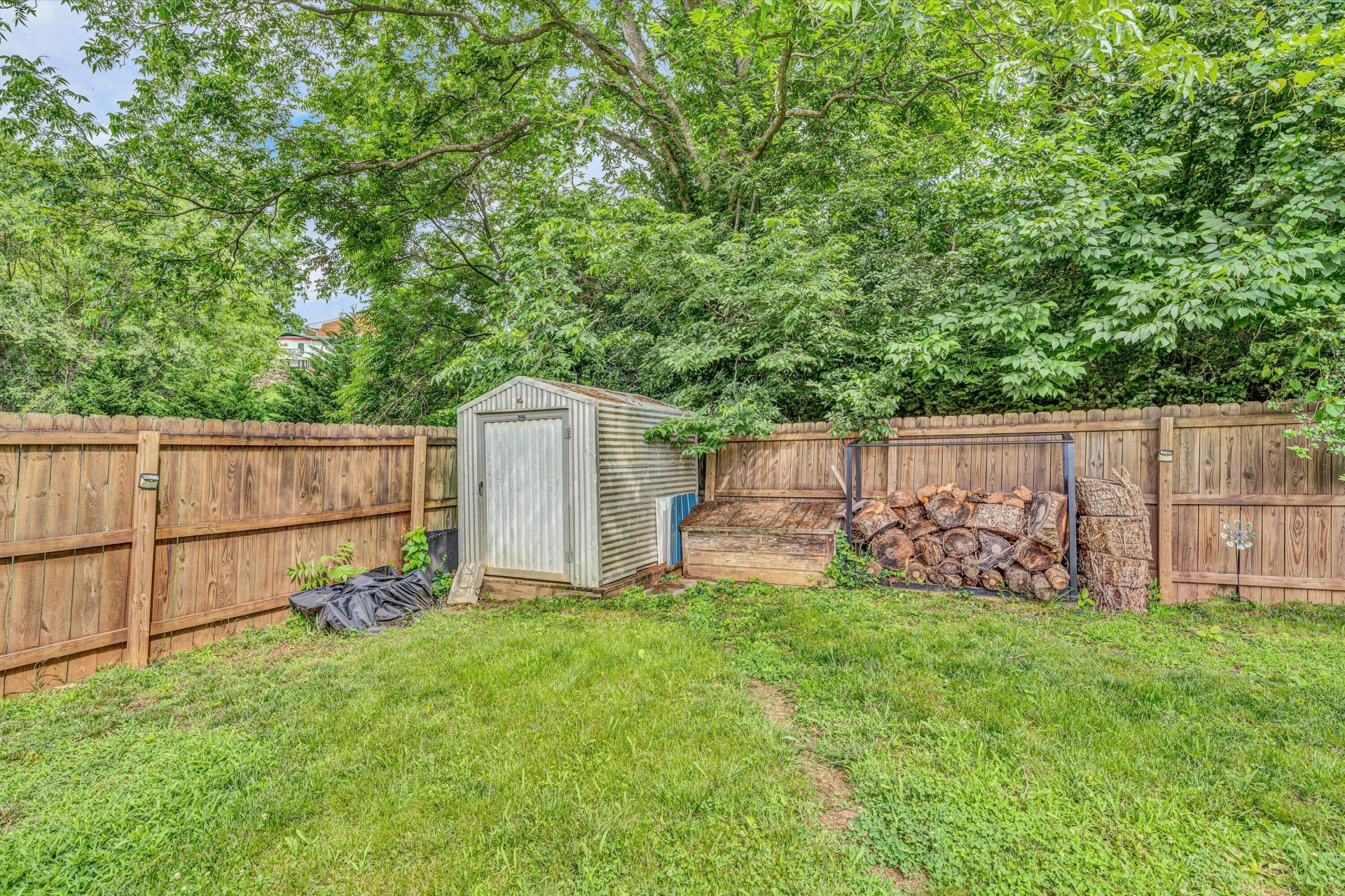 705 Hugh AVE - Photo 24