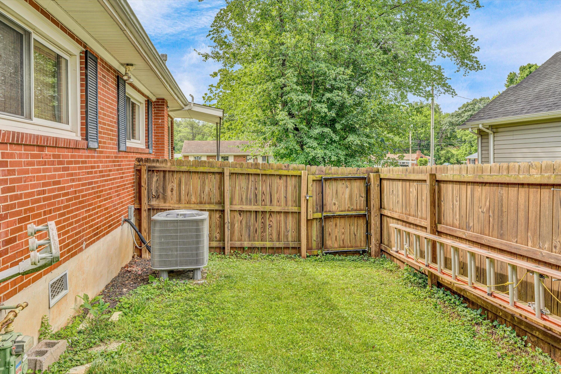 705 Hugh AVE - Photo 25